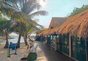 Koh Man Klang Resort - เกาะมันกลางรีสอร์ท 象雅岛度假村