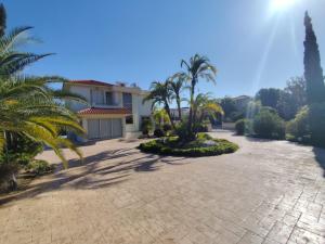 Faros Beach Luxury Villa Pervolia