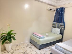 Airport Apartment 5 minutes walk, perfect for Early & Late Flights