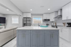 4 Ensuites Bed + Minutes to Anna Maria Island