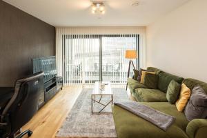 Modern Ground Floor Flat with Lift & Balcony