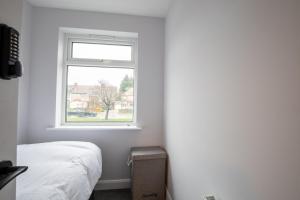 Modern Home next to UHCW Hospital Coventry