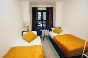 Contractors Haven next to Rolls Royce - Perfect for Working & Family Stays