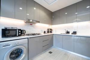 Trendy Azizi Riviera 1 Bed