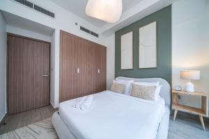 Trendy Azizi Riviera 1 Bed
