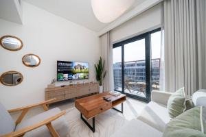 Trendy Azizi Riviera 1 Bed