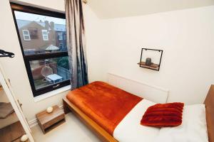 Contractors Haven next to Rolls Royce - Perfect for Working & Family Stays