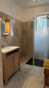 Bel Appartement Spacieux et lumineux climatisé de 120m2 dans villa avec piscine