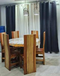 MEEKS VILLAS TRANSIENT HOUSE