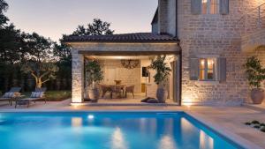 Beautiful Villa Elena with pool in Kanfanar