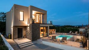 Modern villa Venta with jacuzzi and pool in Buje
