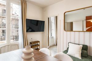 Lovely Apartment with Balcony in Sagrada Familia