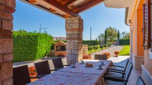 Beautiful Villa Parenzana with pool in Vizinada