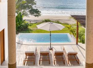 Private Beachfront Villas w Pool and Chefs