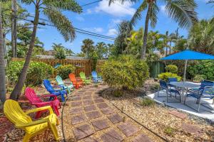 Steps to Beach, Pool and Walk to Dining and Shopping