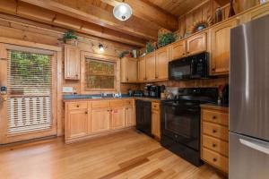 Mountain Views - Hot Tub - Game Room - Sleeps 16