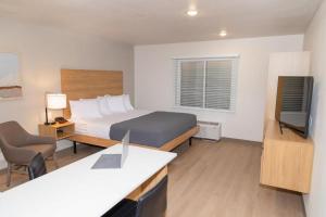 LivAway Suites Phoenix Tolleson