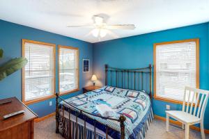 Lovely home with private pool, decks, amazing ocean view, & WD