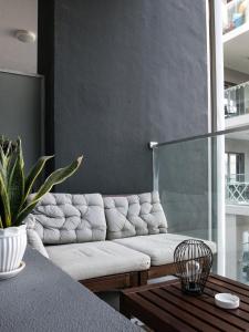 Industrial Chic Apartment Near AUH airport and Yas Island 2