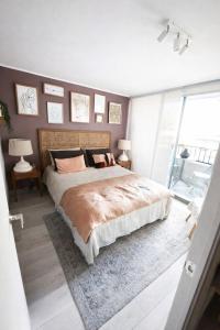 Modern and comfortable for two with great connectivity