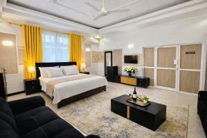 Modern 5-Bedroom Family Home Near Palm Village