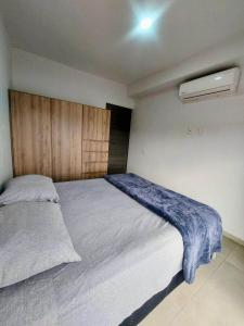 Apartment with balcony overlooking crystal-clear lagoon and