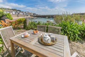 3 Bed in Mousehole oc-h30188