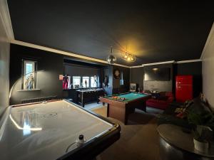 Lushlets City Centre house sleeps 35