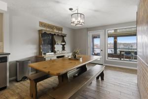 Family-Friendly Lakefront Home Near Shorty Pants Bar | 21 MM