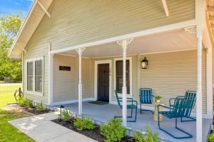 Cozy Cottage in the Heart of Johnson City