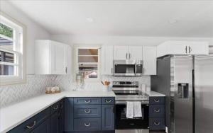 5 Bedroom Home Sleeps 10, Avondale Jacksonville, Ping Pong, Screened Porch, Parking