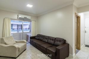 Aptos em prédio a 180 m da Praia em Balneário Camboriú - RAJs