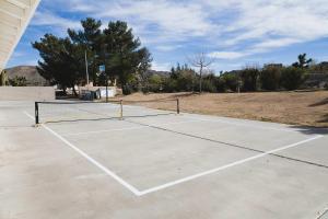 Hermosa - Pool Spa Pickleball Speakeasy Saloon