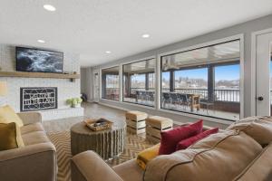 Family-Friendly Lakefront Home Near Shorty Pants Bar | 21 MM