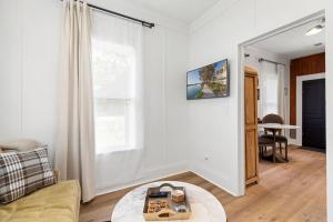 Cozy Cottage in the Heart of Johnson City