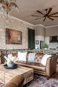 The Bank-Luxury Suite wDeck Overlooking Main St!