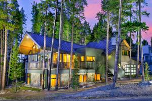 Experience luxury in this 4-bedroom Cloud Cabin in Breckenridge!