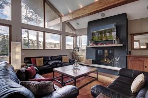 Experience luxury in this 4-bedroom Cloud Cabin in Breckenridge!