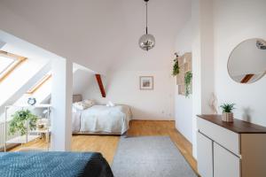 Sky Loft near Center 220m, AC, PS5, Free Parking