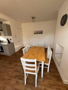 Cosy 3 Bed house with garden 5 min walk from Doncaster Racecourse