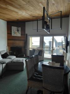 Village Center 2 bedroom Condo