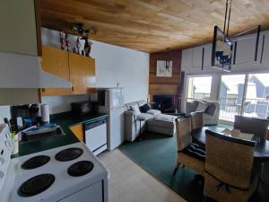 Village Center 2 bedroom Condo