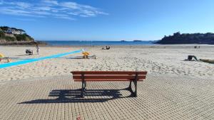 Emerald Escape - Saint-Malo View, Beach at Your Doorstep, Parking