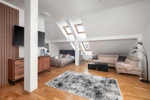 Sky Loft near Center 220m, AC, PS5, Free Parking