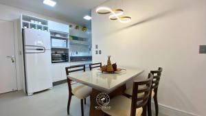 Studio 150m do mar | Ar | Piscina | Aceita Pet