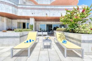 Luxurious 3-Bedroom Apartment with Ocean Views in Marbella