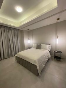 Stylish apartment with rooftop pool