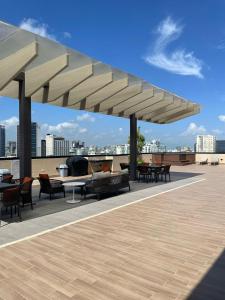 Stylish apartment with rooftop pool