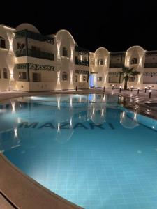 Sea-View 1BR Apartment Balcony Full Kitchen Resort