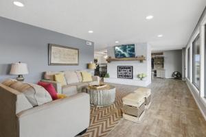 Family-Friendly Lakefront Home Near Shorty Pants Bar | 21 MM